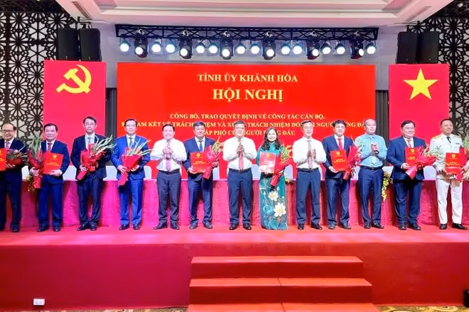 Các đồng chí được Ban Bí thư Trung ương Đảng chỉ định tham gia Ban Chấp hành Đảng bộ tỉnh Khánh Hòa nhiệm kỳ 2025-2030. 