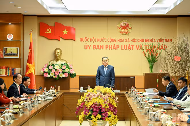 Chủ tịch Quốc hội Trần Thanh Mẫn phát biểu chúc Tết, giao nhiệm vụ cho Ủy ban Pháp luật và Tư pháp. (Ảnh: DUY LINH)