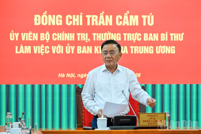 Thường trực Ban Bí thư Trần Cẩm Tú phát biểu kết luận cuộc làm việc với Ủy ban Kiểm tra Trung ương. (Ảnh: DUY LINH)
