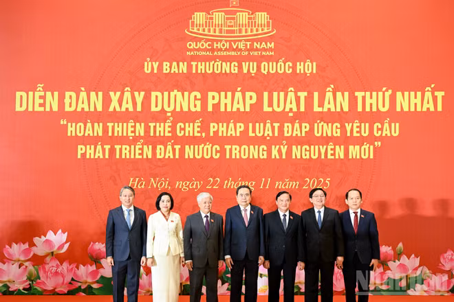 Chủ tịch Quốc hội Trần Thanh Mẫn và các đại biểu dự Diễn đàn. (Ảnh: DUY LINH)