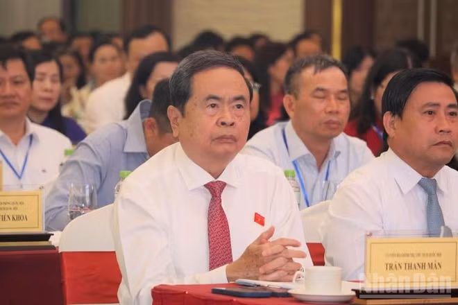 Chủ tịch Quốc hội Trần Thanh Mẫn và các đại biểu tham dự Hội nghị cộng tác viên toàn quốc năm 2026 của Báo Đại biểu Nhân dân. (Ảnh: VŨ TÂN)