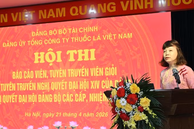 Phó Bí thư Đảng ủy Vinataba Trần Thị Hoàng Mai phát biểu khai mạc Hội thi báo cáo viên, tuyên truyền viên giỏi tuyên truyền Nghị quyết Đại hội XIV của Đảng, Nghị quyết Đại hội đảng bộ các cấp nhiệm kỳ 2025-2030.