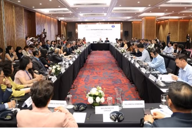 Quang cảnh buổi làm việc chiều 14/4 giữa Bộ Y tế và đoàn doanh nghiệp cấp cao Hội đồng Kinh doanh Hoa Kỳ-ASEAN (USABC). (Ảnh: Sức khỏe & Đời sống)