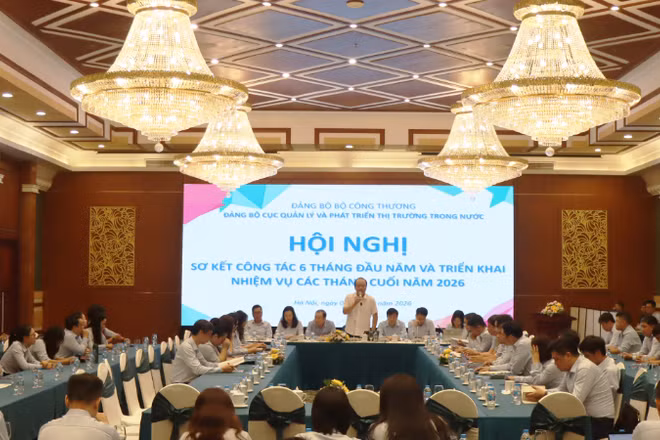 Quang cảnh hội nghị sơ kết công tác 6 tháng đầu năm và triển khai nhiệm vụ các tháng cuối năm 2026 do Cục Quản lý và Phát triển thị trường trong nước (Bộ Công thương) tổ chức ngày 3/7 tại Hà Nội.