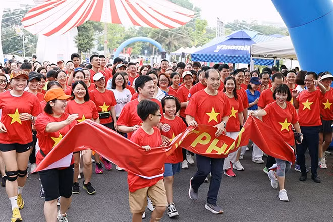 Chương trình "Ngàn bước chân - Triệu trái tim khỏe" lan tỏa tinh thần sống khỏe, chủ động chăm sóc sức khỏe trong cộng đồng.