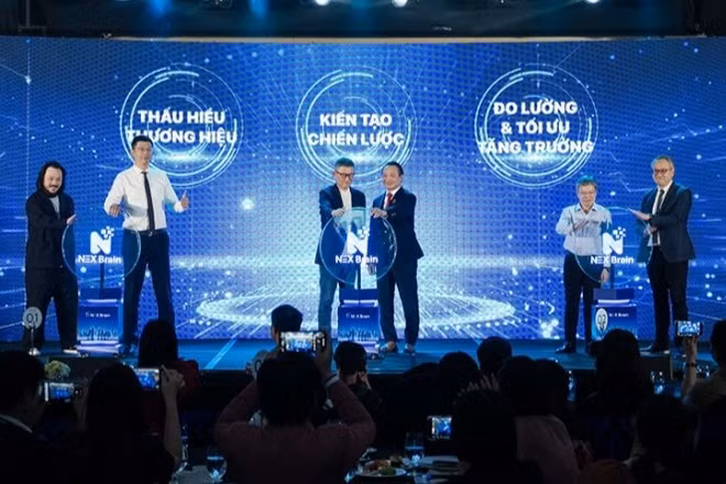 Các đại biểu thực hiện ra mắt nền tảng tăng trưởng thương hiệu NEX Brain. (Ảnh: MD)
