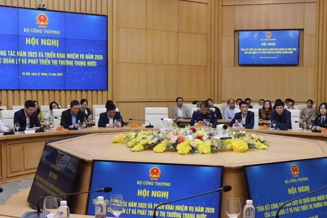Năm 2026, tổng mức bán lẻ hàng hóa và doanh thu dịch vụ cả nước đạt khoảng 7,8 triệu tỷ đồng, tăng khoảng 11% so với năm 2025.