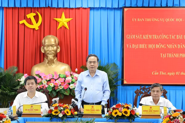 Chủ tịch Quốc hội, Chủ tịch Hội đồng Bầu cử quốc gia Trần Thanh Mẫn phát biểu tại cuộc làm việc sáng nay với lãnh đạo Thành phố Cần Thơ. (Ảnh: Phạm Trung)