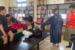 Các hộ dân vùng hạ du hồ Kẻ Gỗ được di dời đến nơi an toàn.