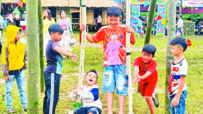 Trường phổ thông nội trú liên cấp tiểu học và trung học cơ sở mới sẽ giúp học sinh xã Sa Loong học tập tốt hơn.