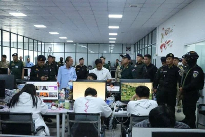 Từ ngày 14 đến 17/7, lực lượng chức năng Campuchia bắt giữ hơn 1.000 nghi phạm liên quan lừa đảo trực tuyến. (Ảnh: Bộ Thông tin Campuchia)