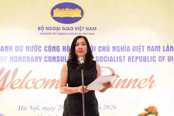 Thứ trưởng Ngoại giao Lê Thị Thu Hằng phát biểu tại một sự kiện trong khuôn khổ Hội nghị Lãnh sự danh dự Việt Nam lần thứ II diễn ra từ ngày 28-31/7 tại Hà Nội, Hải Phòng và Quảng Ninh.