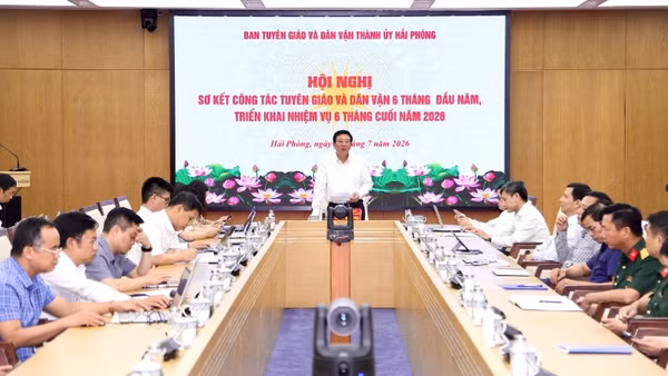 Trưởng Ban Tuyên giáo và Dân vận Thành ủy Hải Phòng Nguyễn Quang Phúc phát biểu tại hội nghị sơ kết công tác tuyên giáo và dân vận 6 tháng đầu năm 2026.