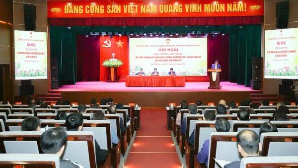 Quang cảnh Hội nghị hiệp thương lần thứ ba.