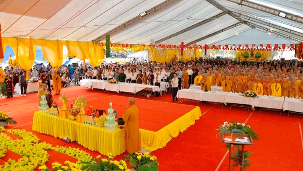 Quang cảnh Đại lễ cầu siêu tri ân các Anh hùng liệt sĩ tại Bến tàu không số K15.