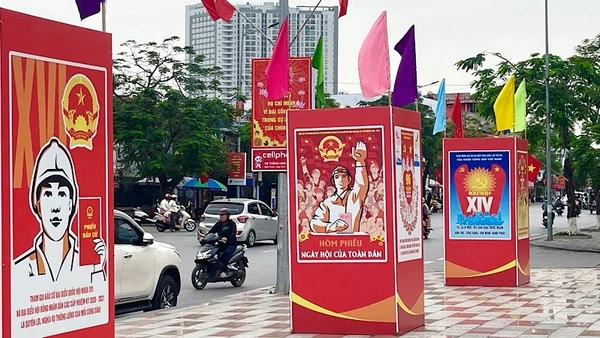 Cụm pano tuyên truyền về bầu cử tại phường Gia Viên (Hải Phòng).