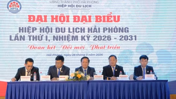 Đoàn Chủ tịch Đại hội.