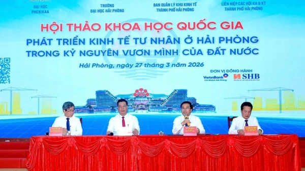 Chủ tọa Hội thảo khoa học quốc gia về phát triển kinh tế tư nhân tại Hải Phòng.