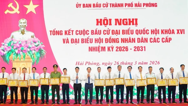 Khen thưởng các tập thể tiêu biểu trong công tác bầu cử đại biểu Quốc hội khóa XVI và đại biểu Hội đồng nhân dân các cấp nhiệm kỳ 2026-2031.