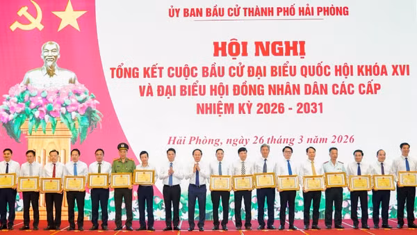 Khen thưởng các tập thể tiêu biểu trong công tác bầu cử đại biểu Quốc hội khóa XVI và đại biểu Hội đồng nhân dân các cấp nhiệm kỳ 2026-2031.