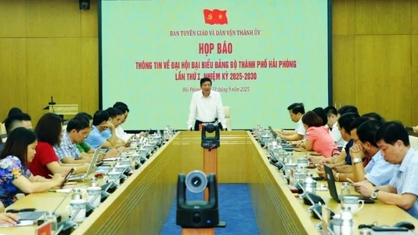Quang cảnh buổi họp báo.