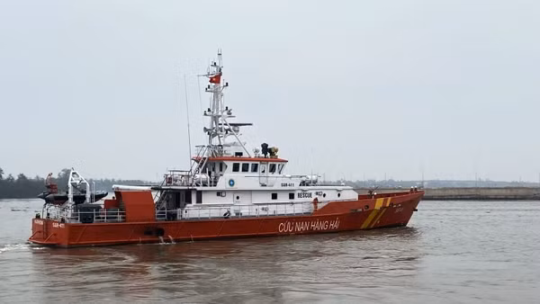Tàu cứu nạn hàng hải SAR 411 tham gia tham gia tìm kiếm, cứu nạn tàu HP 90666-TS trên vùng biển Hải Phòng. (Ảnh minh họa: Cổng TTĐT Bộ Xây dựng)