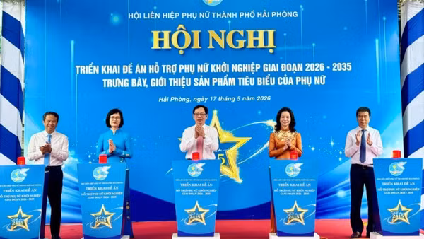 Các đại biểu thực hiện nghi thức triển khai Đề án “Hỗ trợ phụ nữ khởi nghiệp giai đoạn 2026-2035”.