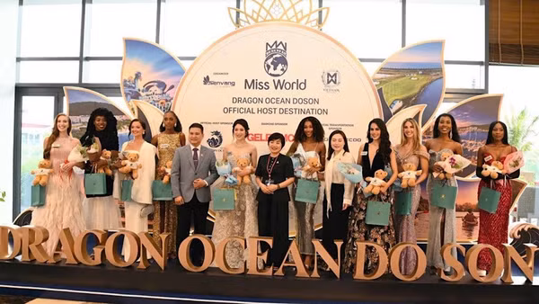 Các thí sinh Miss World - Hoa hậu thế giới 2026 trong buổi họp báo công bố thí sinh tại Khu Du lịch Quốc tế Đồi Rồng - Dragon Ocean Đồ Sơn (Hải Phòng). (Ảnh: AN NINH)