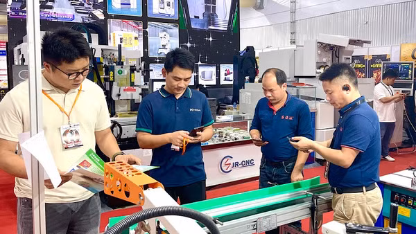 Triển lãm giới thiệu nhiều sản phẩm, giải pháp công nghệ hiện đại.