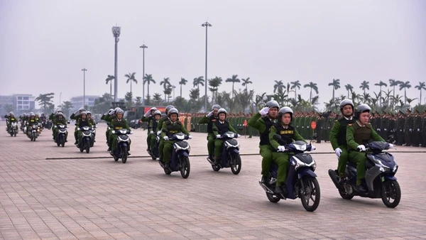Các đơn vị thuộc Công an thành phố Hải Phòng ra quân tấn công, trấn áp tội phạm, bảo vệ tuyệt đối an ninh, an toàn Đại hội XIV của Đảng, bầu cử đại biểu Quốc hội khóa XVI và đại biểu Hội đồng nhân dân các cấp nhiệm kỳ 2026 - 2031 và Tết Bính Ngọ 2026. (Ảnh: XUÂN TRƯỜNG)
