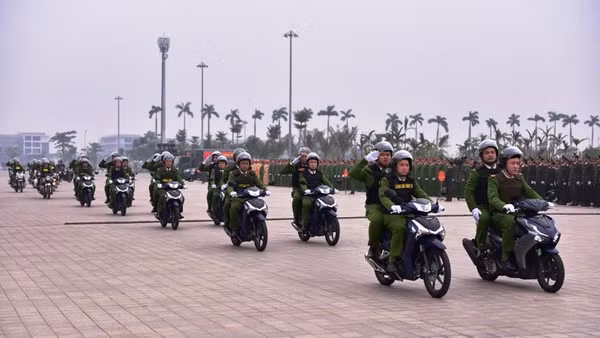 Các đơn vị thuộc Công an thành phố Hải Phòng ra quân tấn công, trấn áp tội phạm, bảo vệ tuyệt đối an ninh, an toàn Đại hội XIV của Đảng, bầu cử đại biểu Quốc hội khóa XVI và đại biểu Hội đồng nhân dân các cấp nhiệm kỳ 2026 - 2031 và Tết Bính Ngọ 2026. (Ảnh: XUÂN TRƯỜNG)