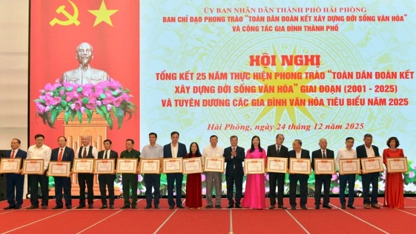 Các gia đình văn hóa tiêu biểu năm 2025 được thành phố Hải Phòng tuyên dương.