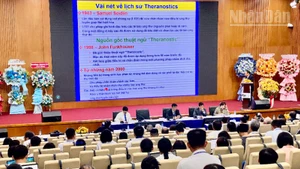 Quang cảnh phiên khai mạc toàn thể hội nghị khoa học.