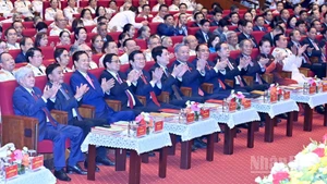 Tổng Bí thư Tô Lâm, Chủ tịch nước Lương Cường, Thủ tướng Chính phủ Phạm Minh Chính, Chủ tịch Quốc hội Trần Thanh Mẫn cùng các đồng chí lãnh đạo, nguyên lãnh đạo Đảng, Nhà nước dự buổi lễ. (Ảnh ĐĂNG KHOA) 