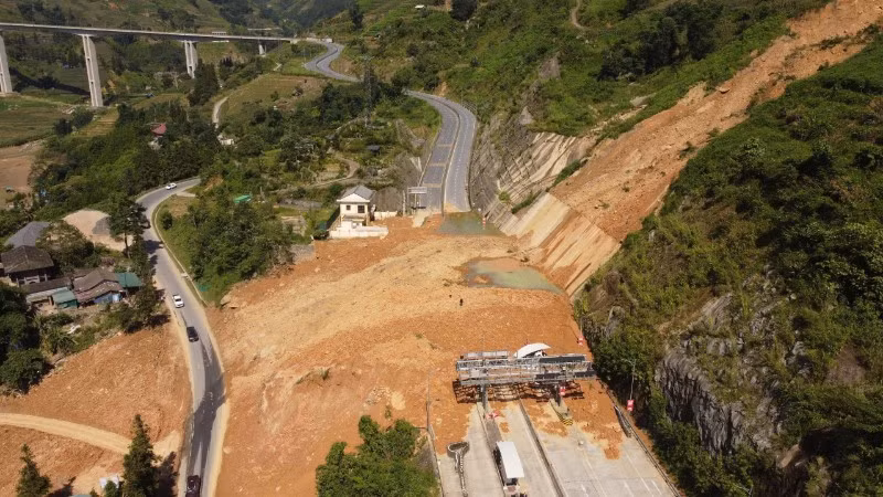 Khu vực sạt lở tại trạm thu phí BOT Lào Cai-Sa Pa.