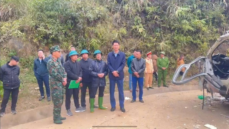 Phó Chủ tịch Thường trực Ủy ban nhân dân tỉnh Lào Cai Nguyễn Thế Phước trực tiếp đến hiện trường chỉ đạo công tác khắc phục hậu quả.