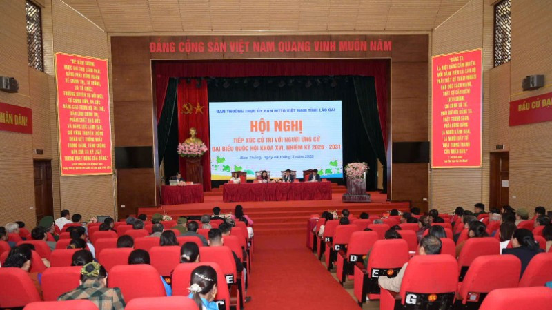 Quang cảnh hội nghị tiếp xúc cử tri.