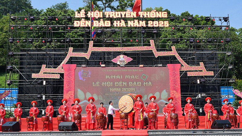 Đánh trống khai mạc lễ hội đền Bảo Hà năm 2025.