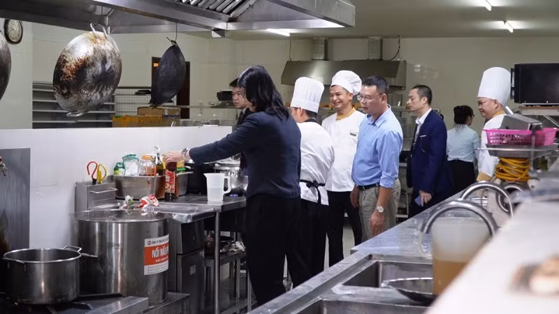 Lào Cai triển khai đồng bộ các giải pháp bảo đảm an toàn thực phẩm dịp Tết và mùa lễ hội xuân năm 2026.