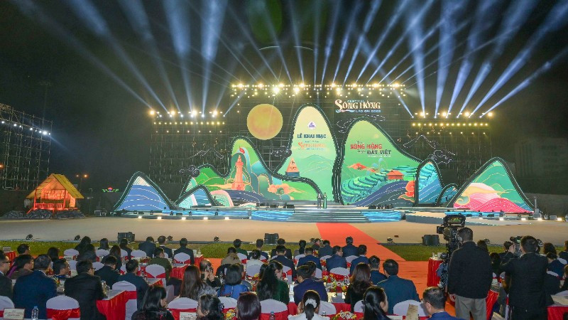 Quang cảnh lễ khai mạc Festival sông Hồng-Lào Cai 2025.