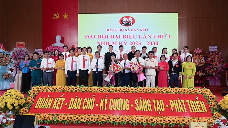 Ban Chấp hành Đảng bộ xã Bản Xèo gồm 28 đồng chí.