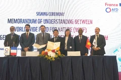 Đại diện WWF-Việt Nam và AFD Việt Nam ký Biên bản ghi nhớ. Ảnh: WWF-Việt Nam/Hương Mai 