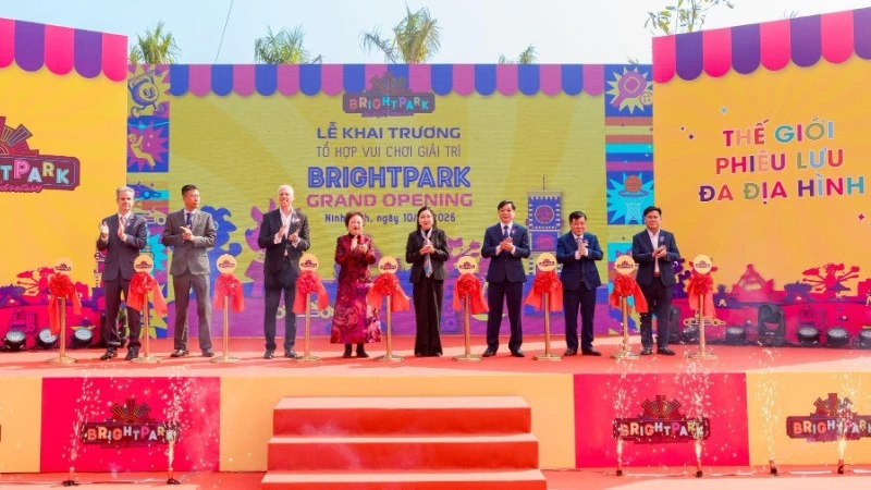 Chính thức cắt băng khai trương Tổ hợp Công viên Giải trí BRIGHTPARK.