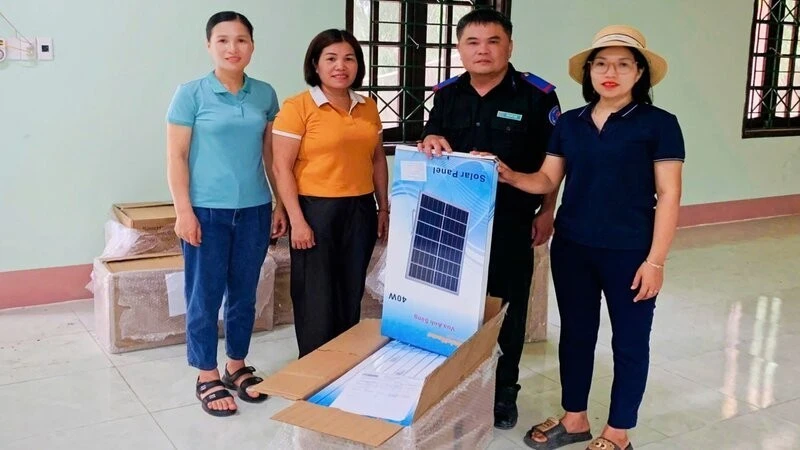 Đại diện cộng đồng dân cư chọn lắp đặt hệ thống chiếu sáng năng lượng mặt trời tại các thôn, xóm.