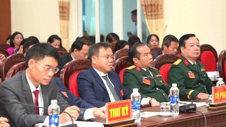 Các đại biểu thảo luận tại tổ. a3.jpg