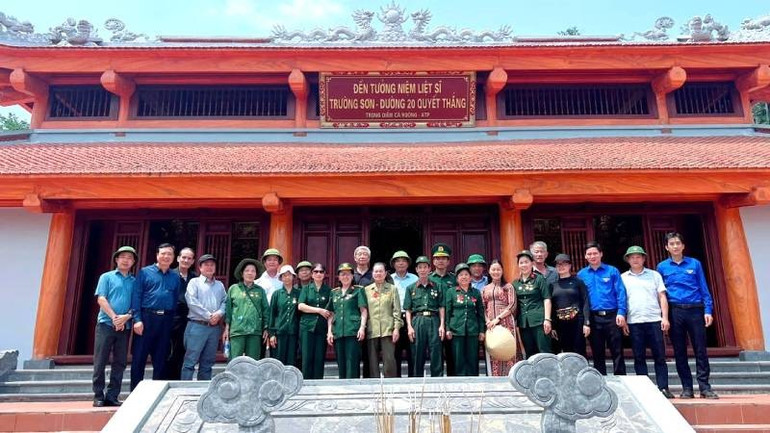 Các cựu chiến binh hội ngộ tại Đền tưởng niệm. cac-cuu-chien-binh-hoi-ngo-tai-den-tuong-niem-liet-si-truong-son-trong-diem-ca-roong-atp-duong-20-quyet-thang-1.jpg