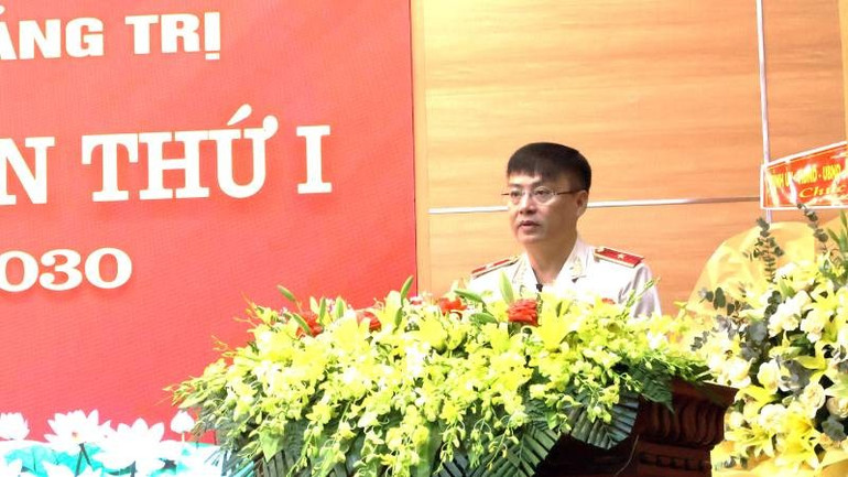 Thiếu tướng Nguyễn Thanh Liêm, Giám đốc Công an tỉnh Quảng Trị, trình bày báo cáo chính trị tại Đại hội. a2-1.jpg