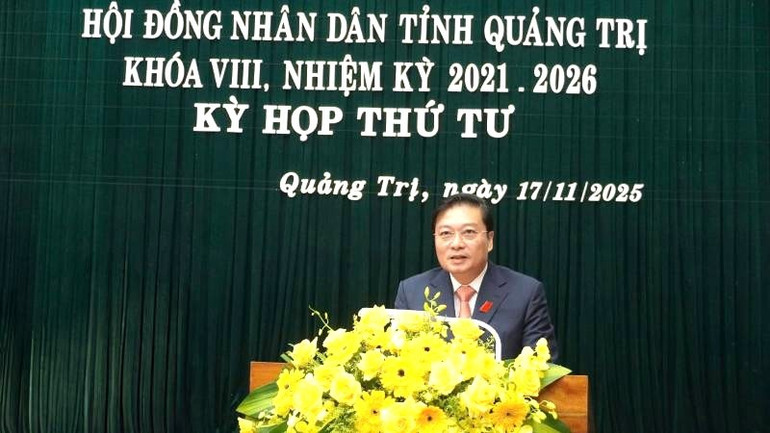 Noul președinte al Comitetului Popular al provinciei Quang Tri, Le Hong Vinh, a ținut un discurs în care și-a acceptat atribuțiile. hhhhvvvv.jpg