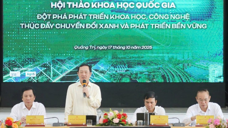 Kamerad Huynh Thanh Dat, anggota Komite Sentral Partai, Wakil Kepala Komisi Propaganda dan Mobilisasi Massa Pusat, memberikan pidato di lokakarya tersebut. z7125190709524-86484334d86fcfe26dc51f4a27a377b8-4348.jpg