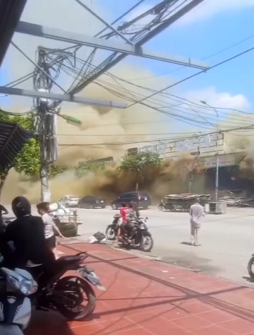 [Video] Tiếp tục xảy ra cháy trên đường 25m Thanh Liệt, Hà Nội